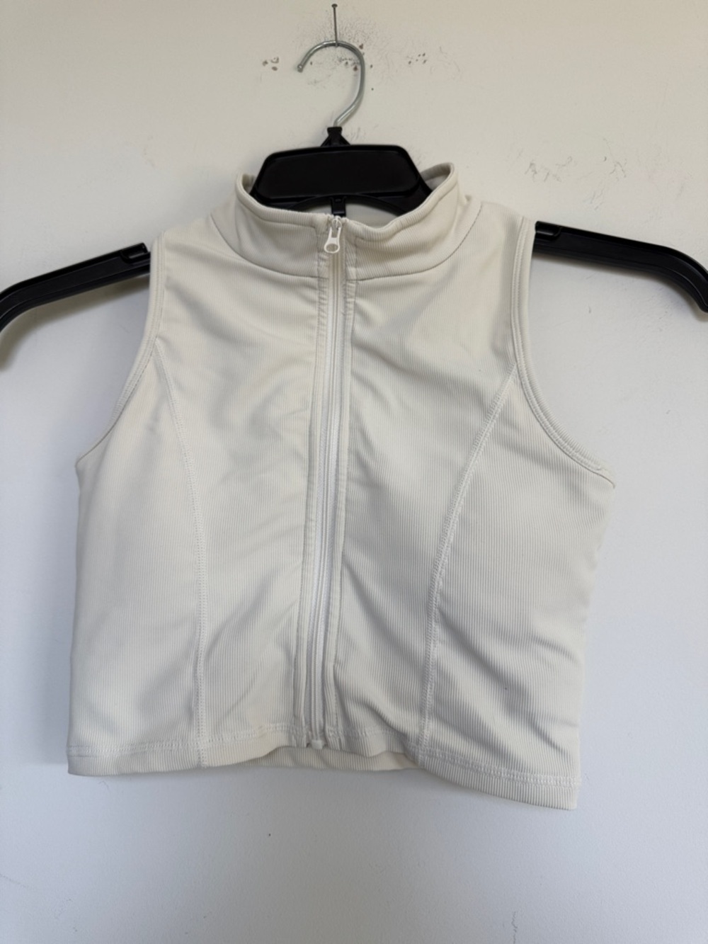 Cleo Harper Cream Zip-Front Sleeveless Crop Top
